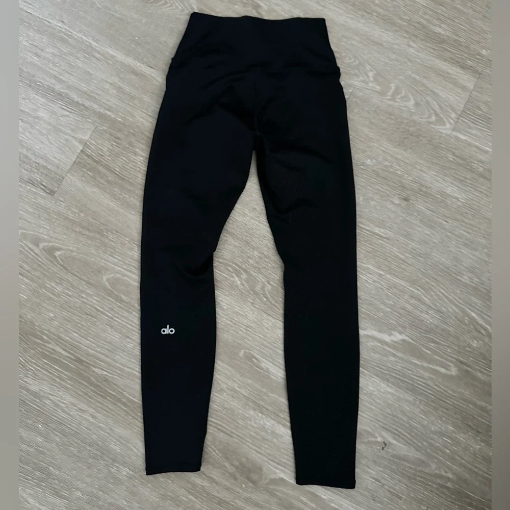 ALO 7/8 airlift Black Leggings - Picture 2 of 7